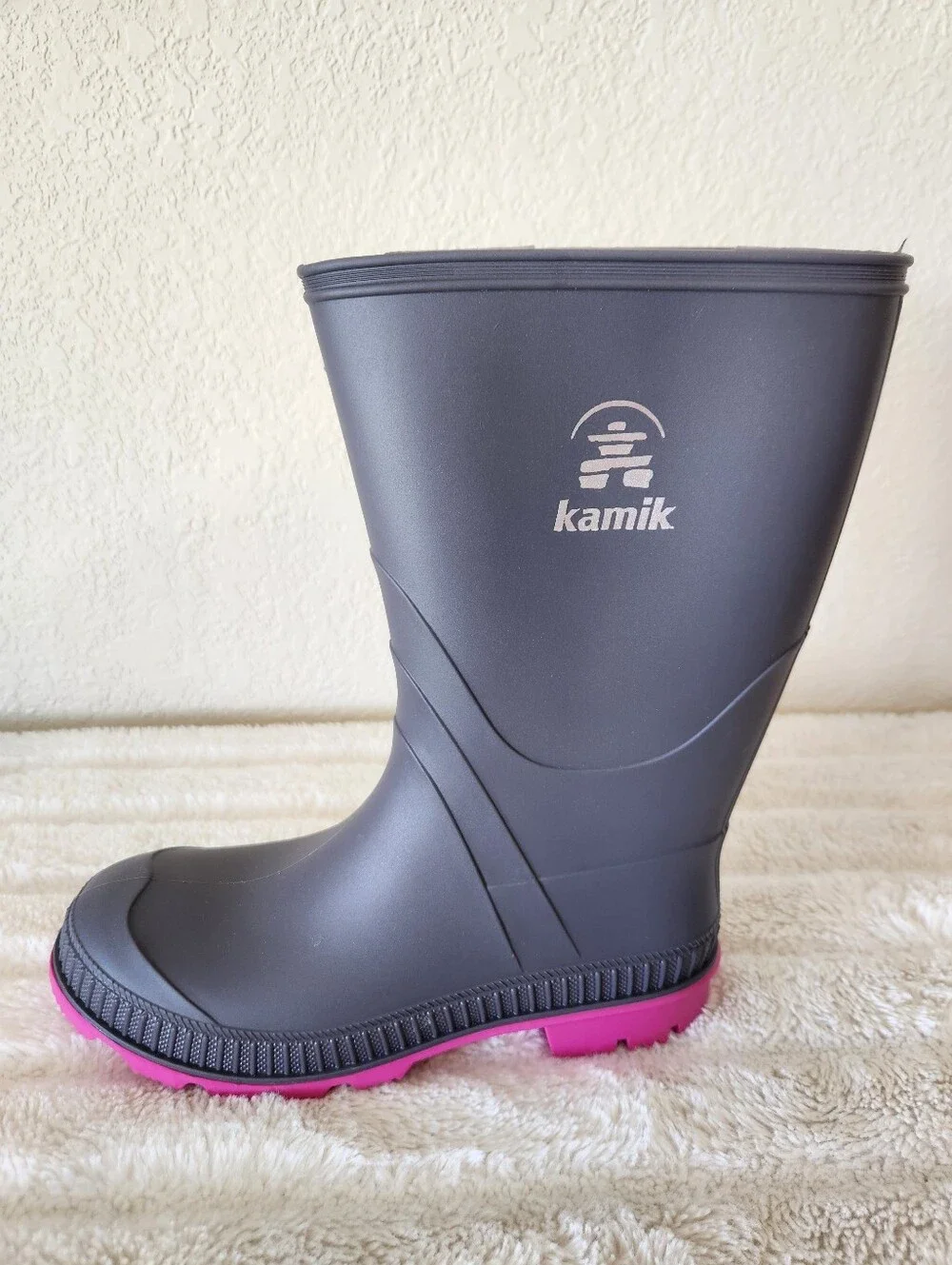 Kamik Classic Stomp Charcoal Magenta Rubber Rain Boots for Kids for Everyday Use